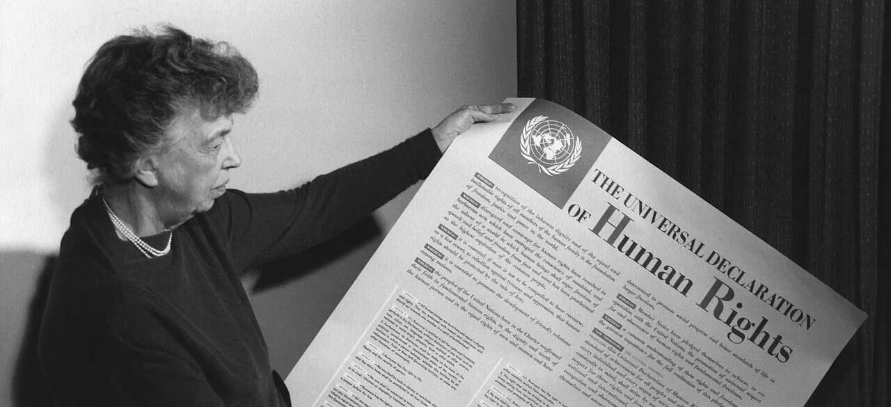 Eleanor Roosevelt z Powszechną deklaracją praw człowieka